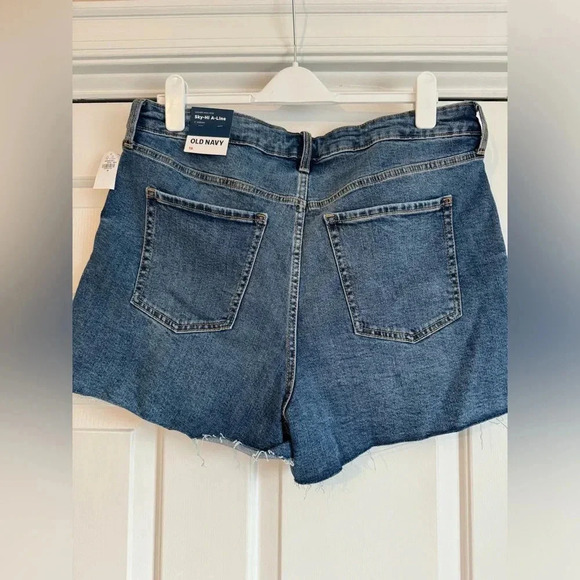 NWT Old Navy Button Fly denim short - Higher High Rise - Picture 3 of 3